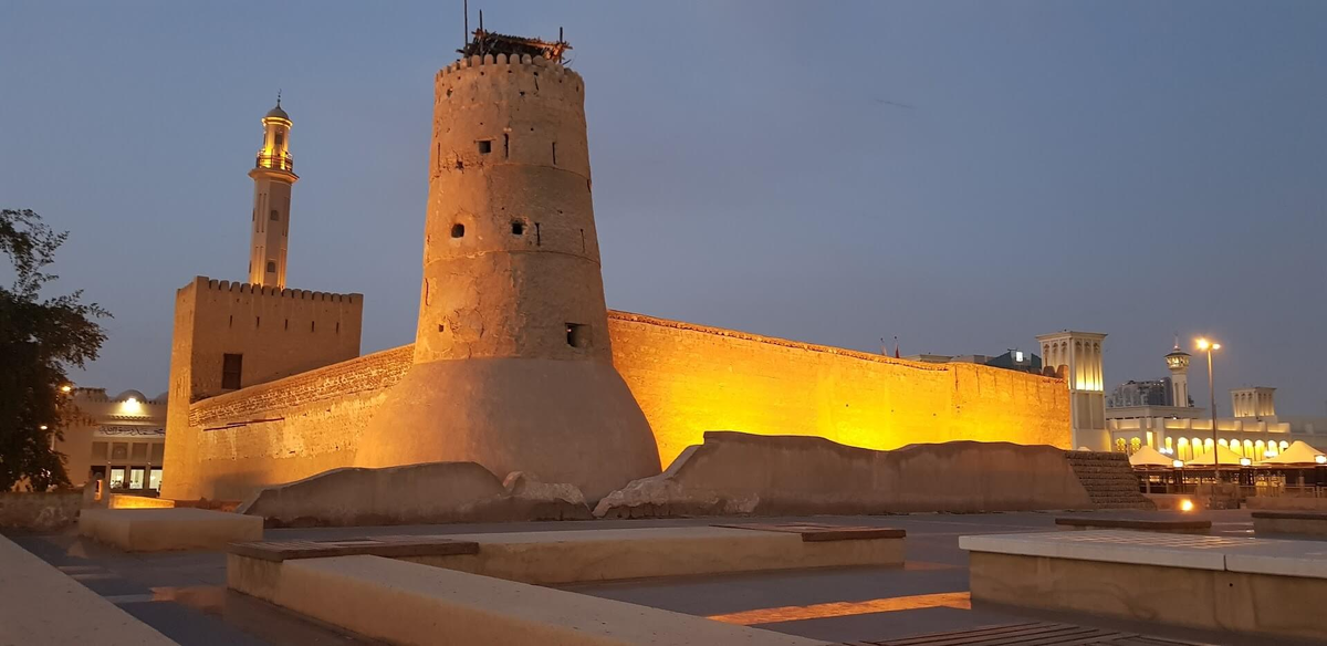 اليوم الثاني : جولة في معالم دبي التراثية ورحلة سفاري صحراوية