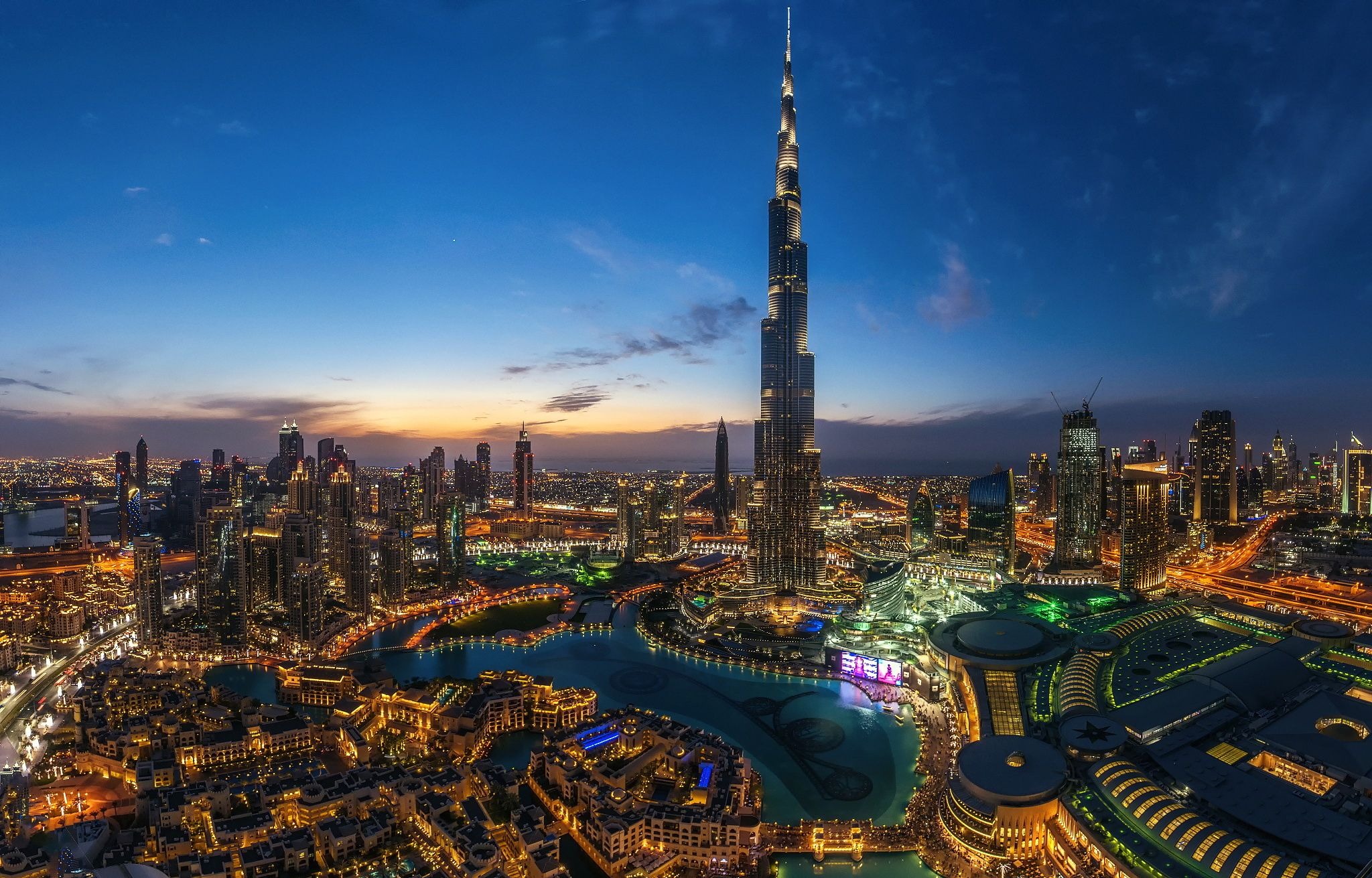 اليوم الأول : الوصول وجولة في معالم دبي الحديثة